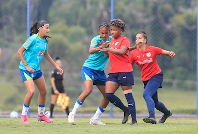 Bragantinas e Seleção Brasileira juntas em Bragança Paulista