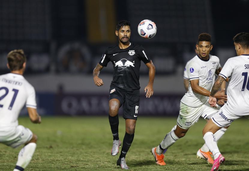 Por vaga nas quartas de final