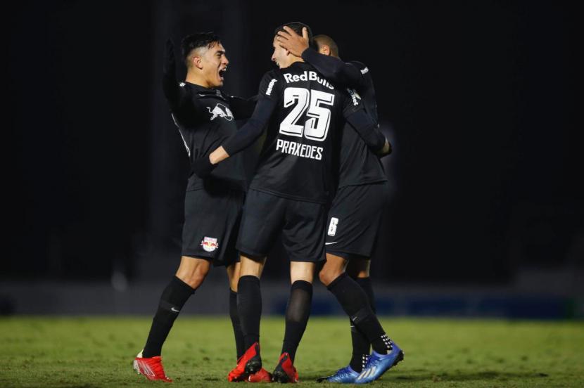 Jogo acirrado e vitória em casa