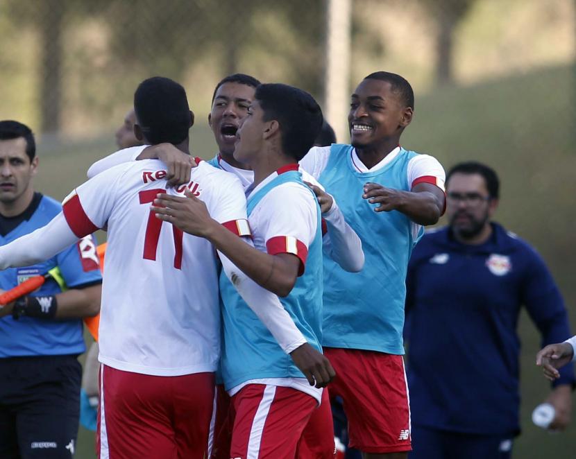 Goleada e liderança no Estadual Sub-20