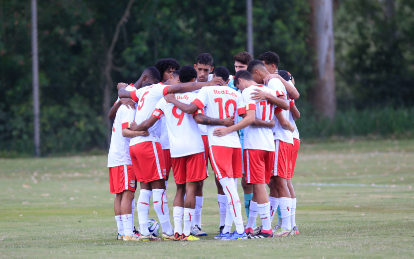 Garotos do Massa Bruta em campo