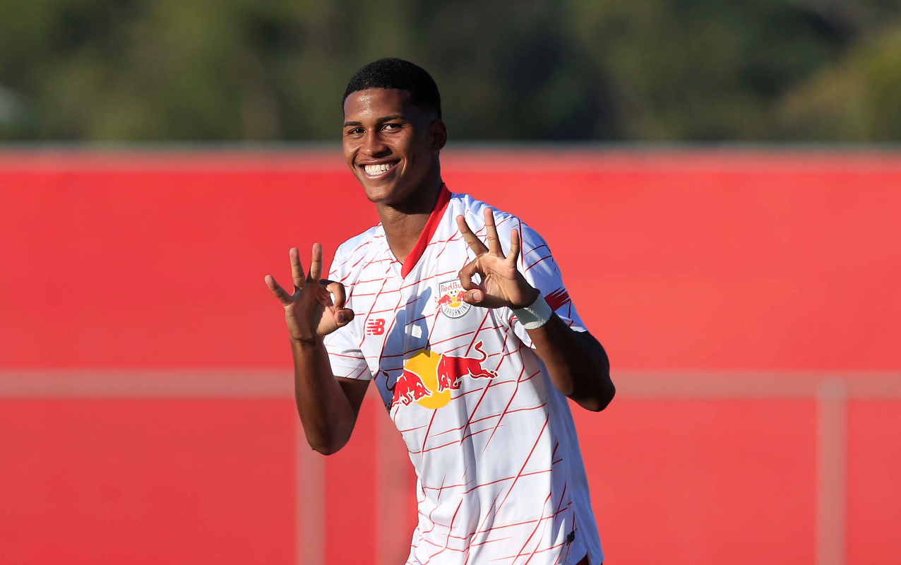 Vitória e salto na tabela