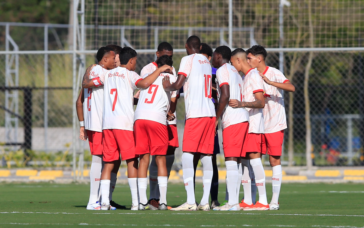 SUB-17 TRIUNFA EM SALVADOR
