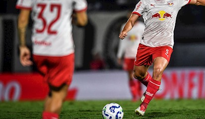 O que é um meia atacante no futebol?
