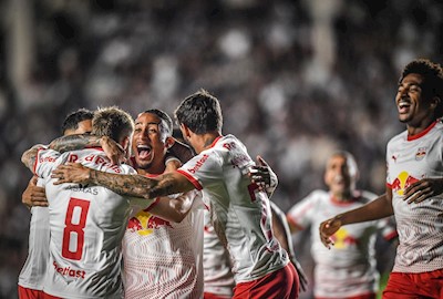 Vitória e liderança!