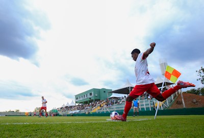 Embate contra os donos da casa