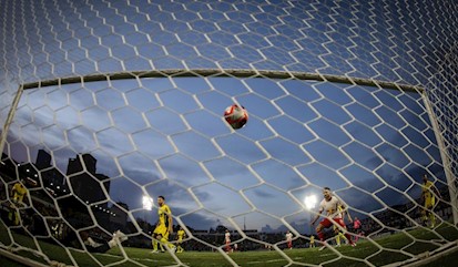 O que é o recuo de bola e quando o goleiro pode pegar com as mãos?