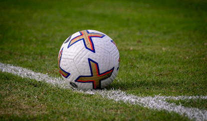 Diferentes tipos de gramados e como influenciam o jogo