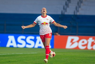 Renovação da zagueira Ilana Mendonça